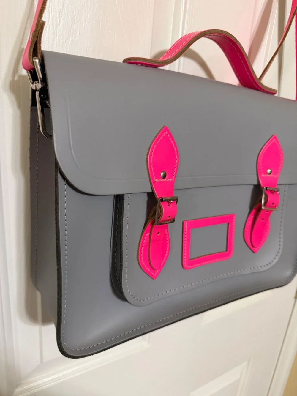 The Cambridge Satchel Company Gray/Pink Leather Large Messenger Crossbody Bag